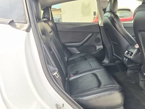 Used 2021 Tesla Model Y Long Range AWD/4WD image 32