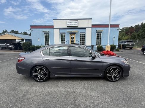 Used 2016 Honda Accord Touring image 7