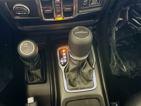 New 2025 Jeep Gladiator Sport image 16