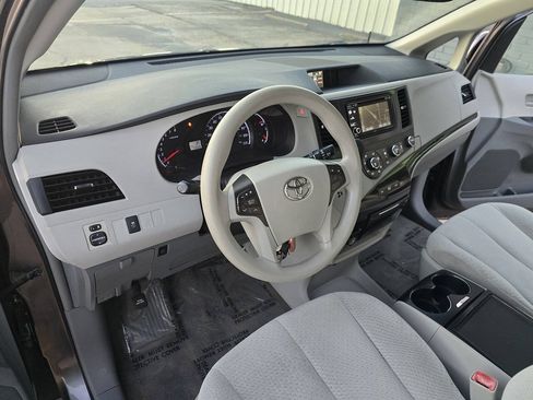 Used 2012 Toyota Sienna LE FWD image 14