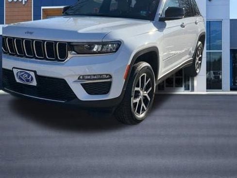 Used 2025 Jeep Grand Cherokee Limited image 1