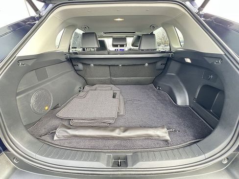 Used 2023 Toyota RAV4 XLE Premium image 23