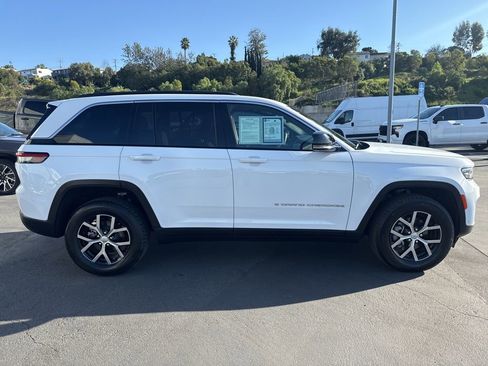 Certified 2024 Jeep Grand Cherokee Limited w/ Luxury Tech Group II image 9