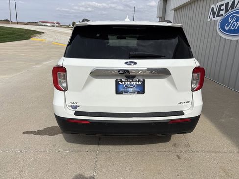 Used 2022 Ford Explorer XLT image 5
