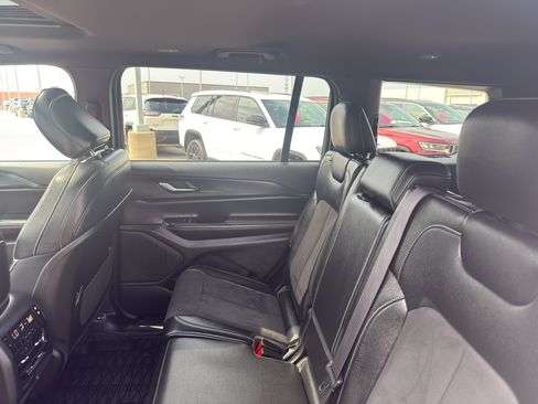 Used 2024 Jeep Grand Cherokee L Altitude AWD/4WD image 32
