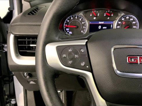 Used 2024 GMC Terrain SLT AWD/4WD image 18