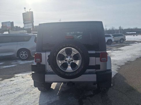 Used 2018 Jeep Wrangler Unlimited Sahara image 4