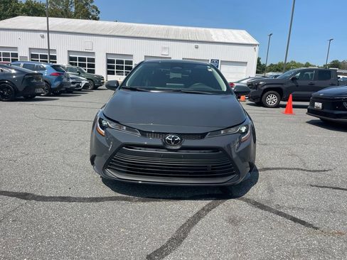 Used 2025 Toyota Corolla LE FWD image 8