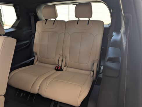 Used 2024 Jeep Grand Cherokee L Limited w/ Luxury Tech Group II RWD image 19