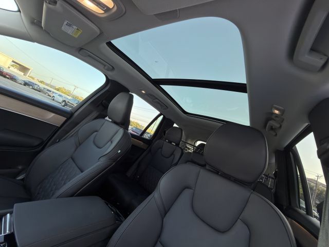 Used 2025 Volvo XC90 B6 Plus AWD/4WD image 27