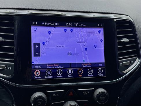 Used 2019 Jeep Grand Cherokee Laredo image 9