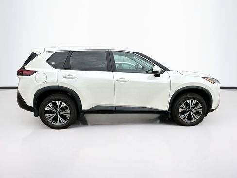 Used 2023 Nissan Rogue SV image 10