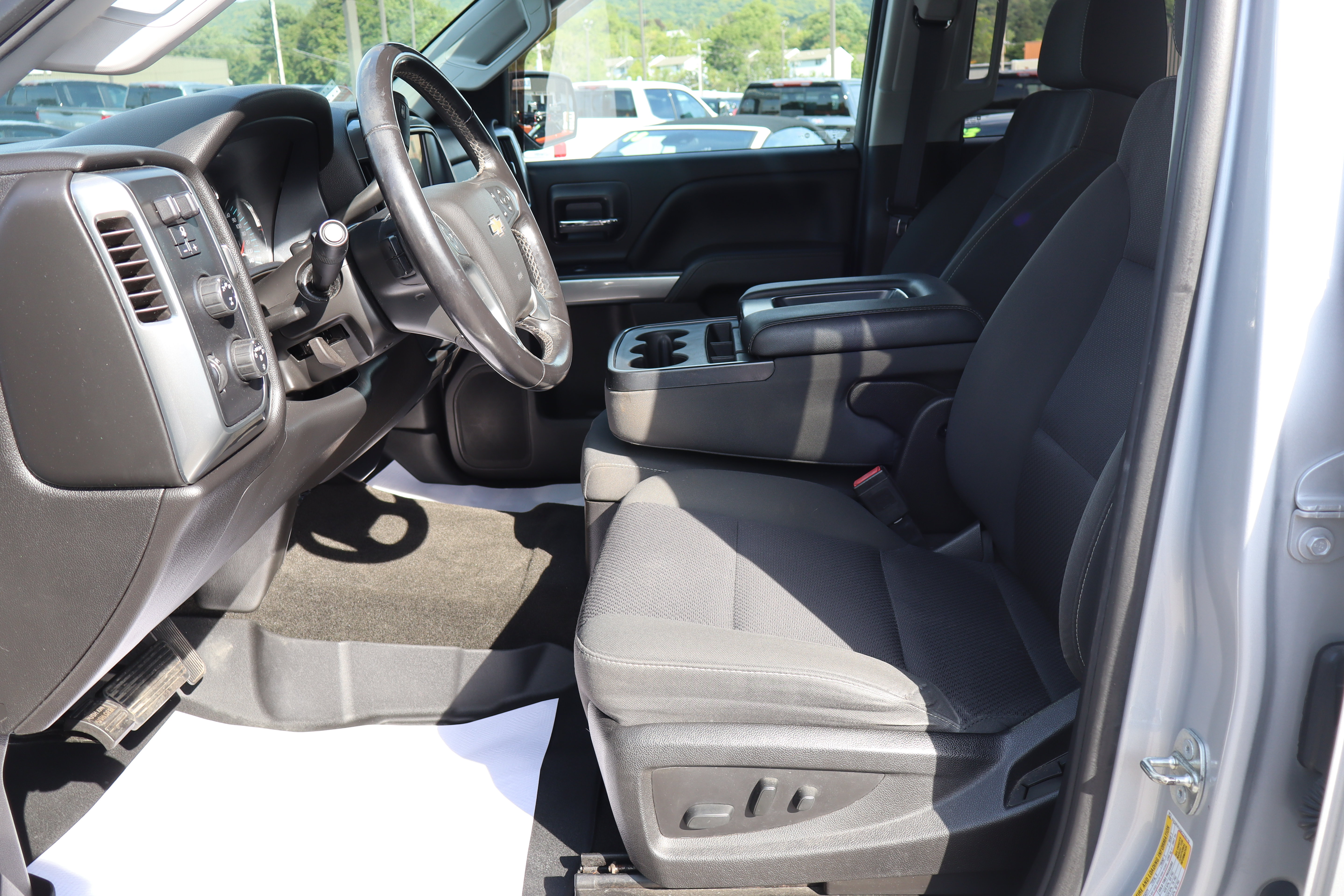 Used 2017 Chevrolet Silverado 2500 LT w/ LT Convenience Package AWD/4WD image 12