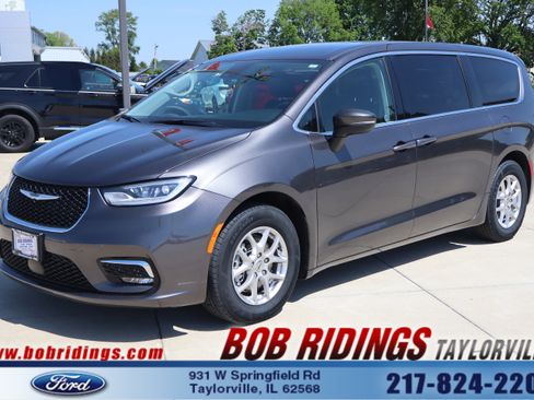 Used 2023 Chrysler Pacifica Touring-L FWD image 1