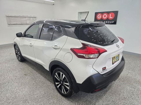 Used 2019 Nissan Kicks SV FWD image 4