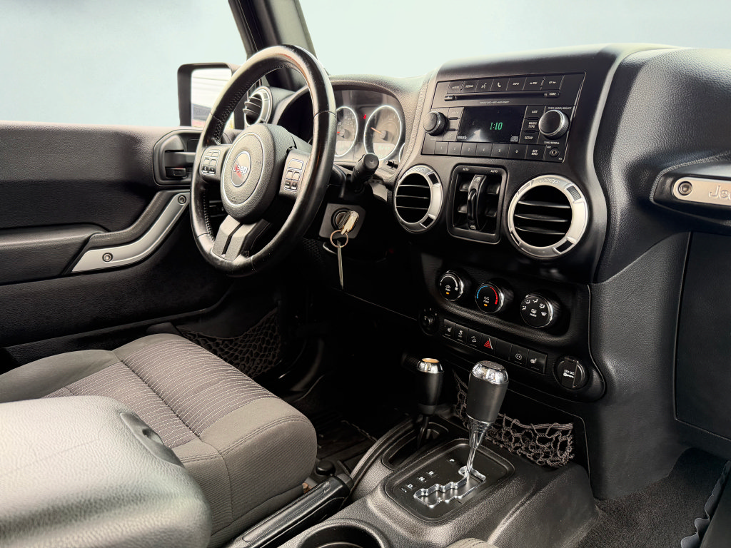 Used 2012 Jeep Wrangler Unlimited Rubicon w/ Dual Top Group AWD/4WD image 37