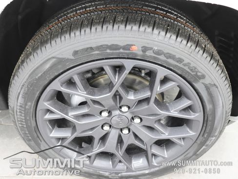 New 2026 Jeep Grand Cherokee Summit image 3