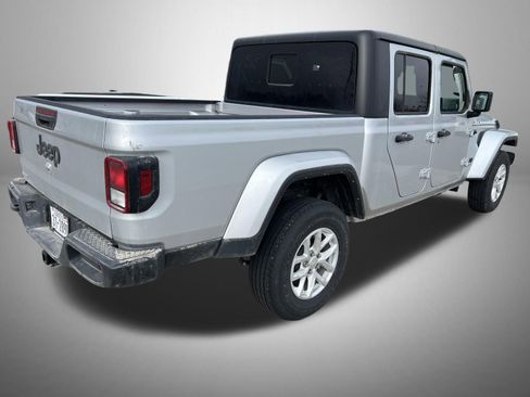 Used 2023 Jeep Gladiator Sport image 3