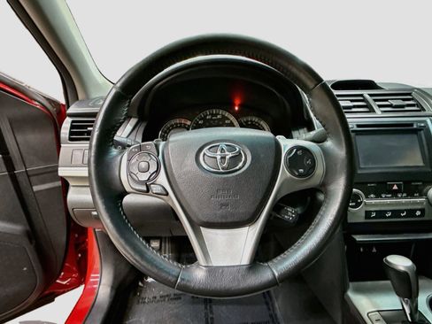 Used 2014 Toyota Camry SE FWD image 13
