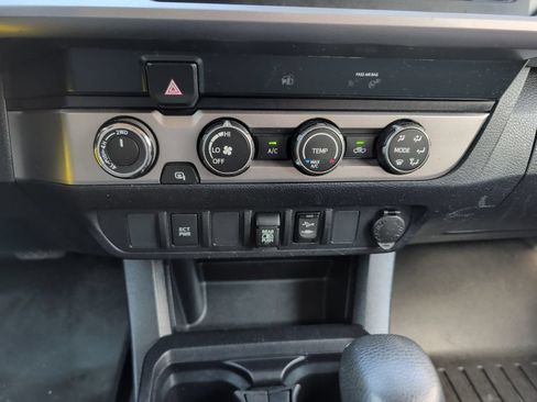 Used 2019 Toyota Tacoma SR5 AWD/4WD image 20