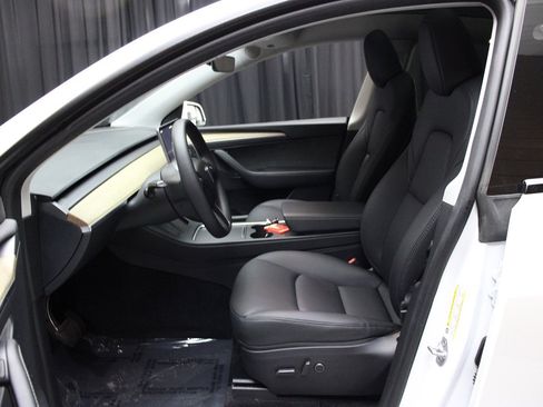 Used 2023 Tesla Model Y Long Range image 38