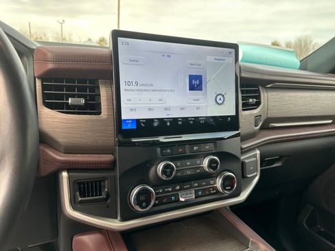 Used 2024 Ford Expedition Max Limited image 16