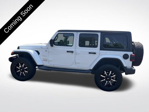 Used 2018 Jeep Wrangler Unlimited Sahara AWD/4WD image 8