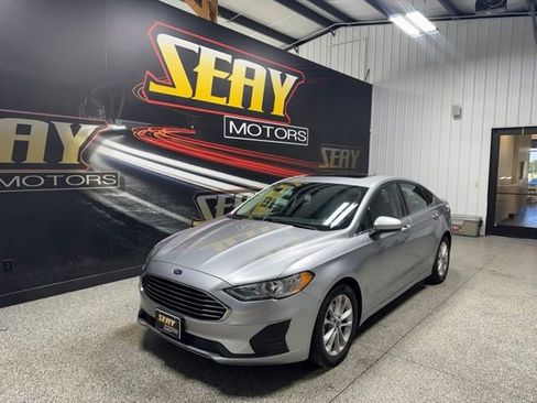Used 2020 Ford Fusion SE FWD image 1