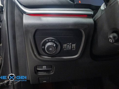Used 2021 Jeep Grand Cherokee L Overland w/ Luxury Tech Group IV AWD/4WD image 13