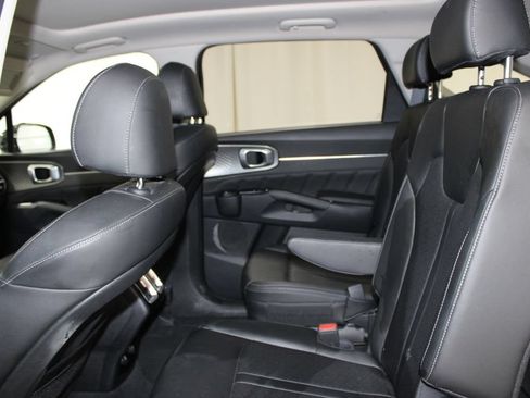 Used 2023 Kia Sorento SX AWD/4WD image 16