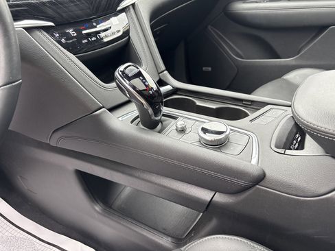 Used 2025 Cadillac XT6 Premium Luxury image 25