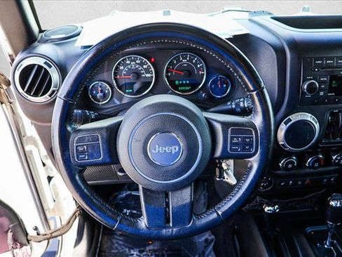 Used 2017 Jeep Wrangler Unlimited Sahara AWD/4WD image 12