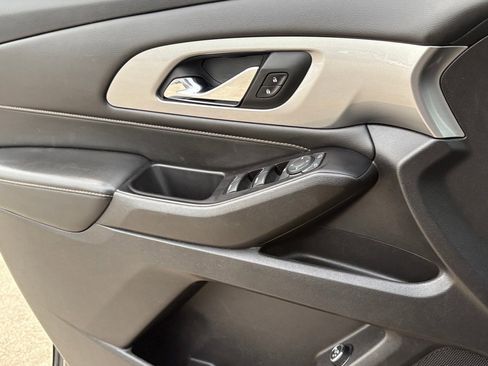 Used 2018 Chevrolet Traverse LT image 28