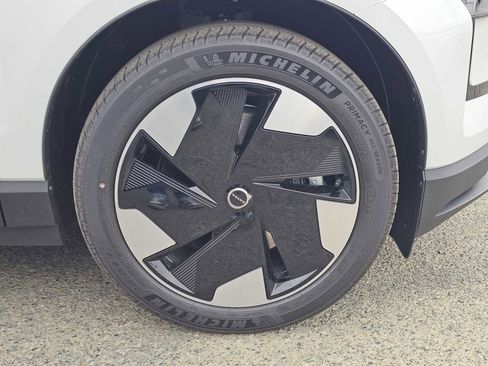 New 2026 Volvo EX30 Plus w/ Protection Package Premier image 9