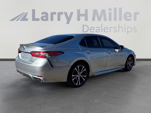 Used 2018 Toyota Camry SE image 5