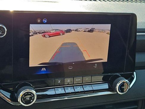 Used 2025 Chevrolet Colorado W/T RWD image 15