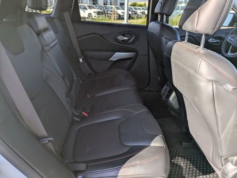 Used 2017 Jeep Cherokee Trailhawk w/ Comfort/Convenience Group image 24