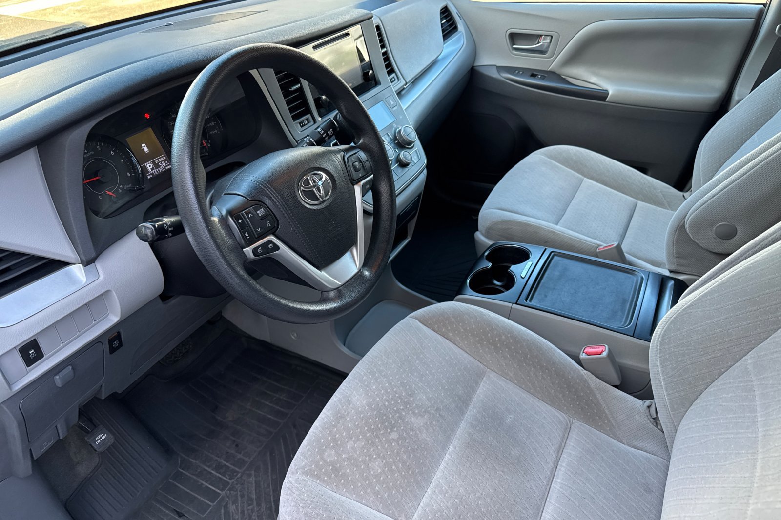 Used 2017 Toyota Sienna LE FWD image 10