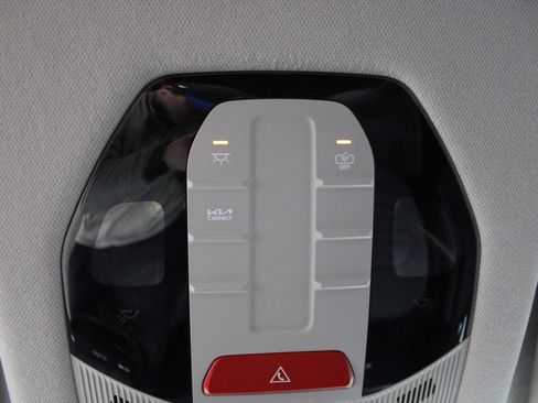 Used 2025 Kia K4 EX image 33