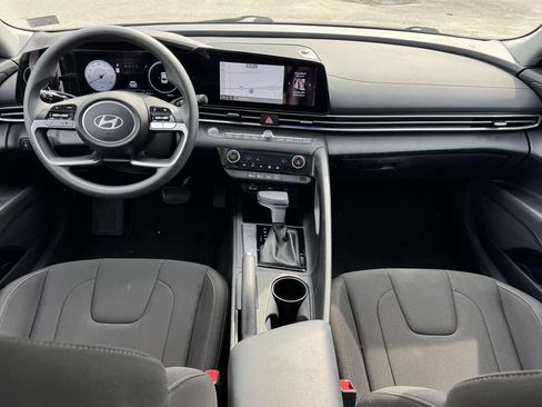 Used 2024 Hyundai Elantra SEL FWD image 2