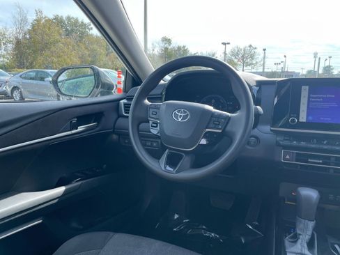 Used 2025 Toyota Camry LE image 33