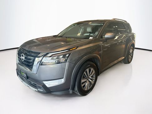 Used 2023 Nissan Pathfinder SL AWD/4WD image 3