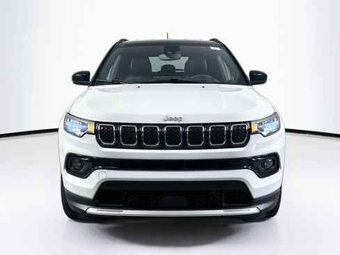 Used 2023 Jeep Compass Limited w/ Elite Group AWD/4WD image 2