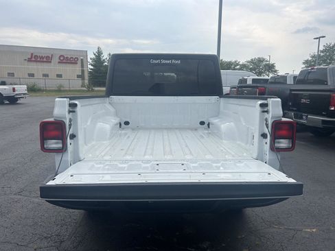 Used 2023 Jeep Gladiator Sport image 16