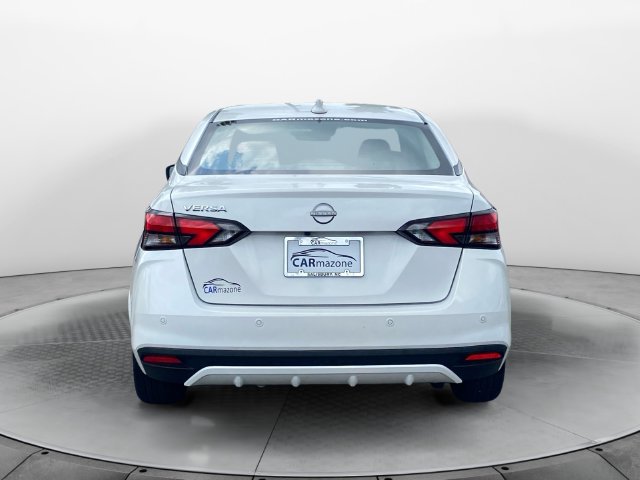 Used 2025 Nissan Versa SV FWD image 4
