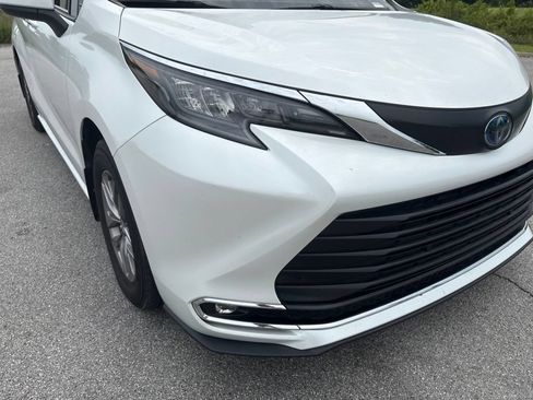 Used 2024 Toyota Sienna XLE FWD image 28