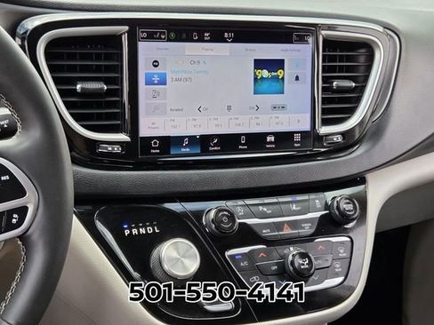 Used 2023 Chrysler Pacifica Touring-L FWD image 21