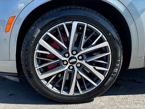 Used 2024 Cadillac XT6 Sport image 9