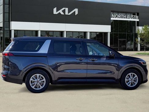 Certified 2024 Kia Carnival LX image 7