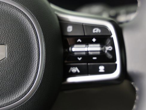 Certified 2025 Kia Sorento S w/ Panoramic Sunroof Package image 16